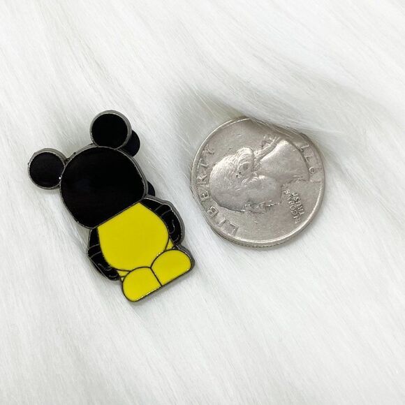 🔮 5/$25 Disney Vinylmation Jr Black And Yellow Pin - Picture 2 of 3